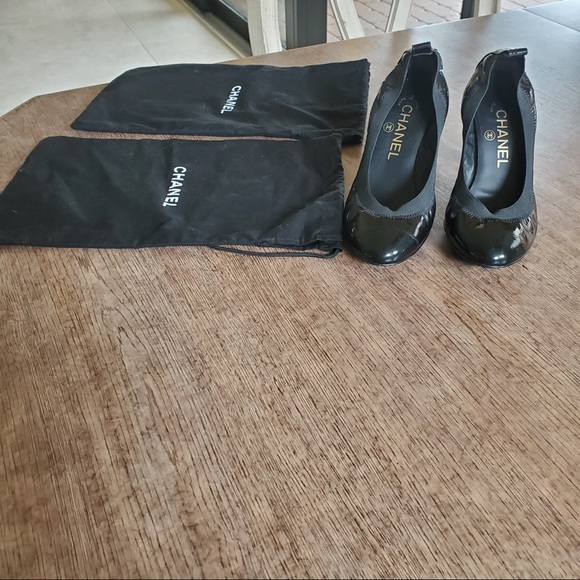 Chanel CC stretch black patent heels size 36C/6 - Picture 2 of 14
